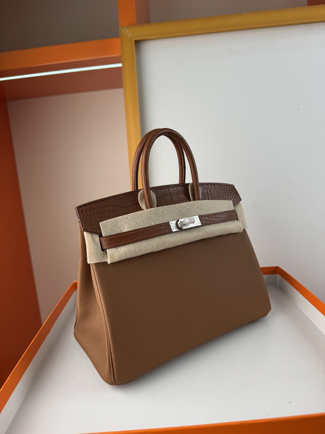 Birkin 25cm Touch Gold Brown Togo Leather and Matte Alligator Handbag 4 cmp i1750143712682 9138 0 2
