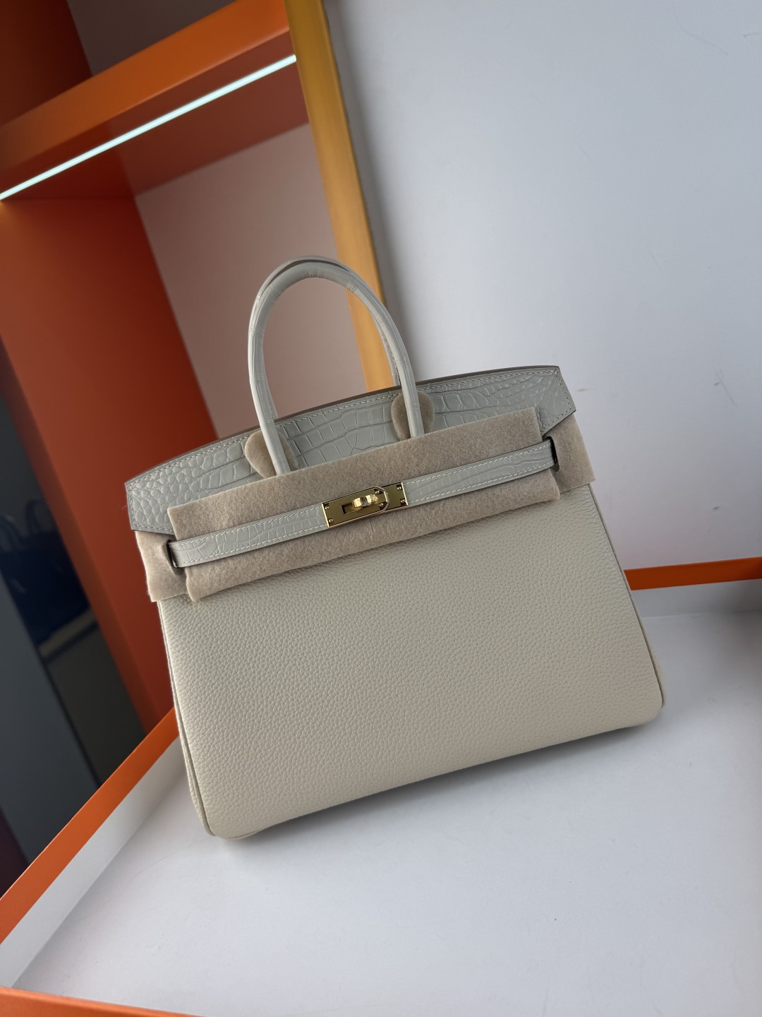 Hermès Birkin 25cm Touch: Togo Leather & Matte Alligator – Milkshake White 8 cmp i1750153719780 9161 0 7