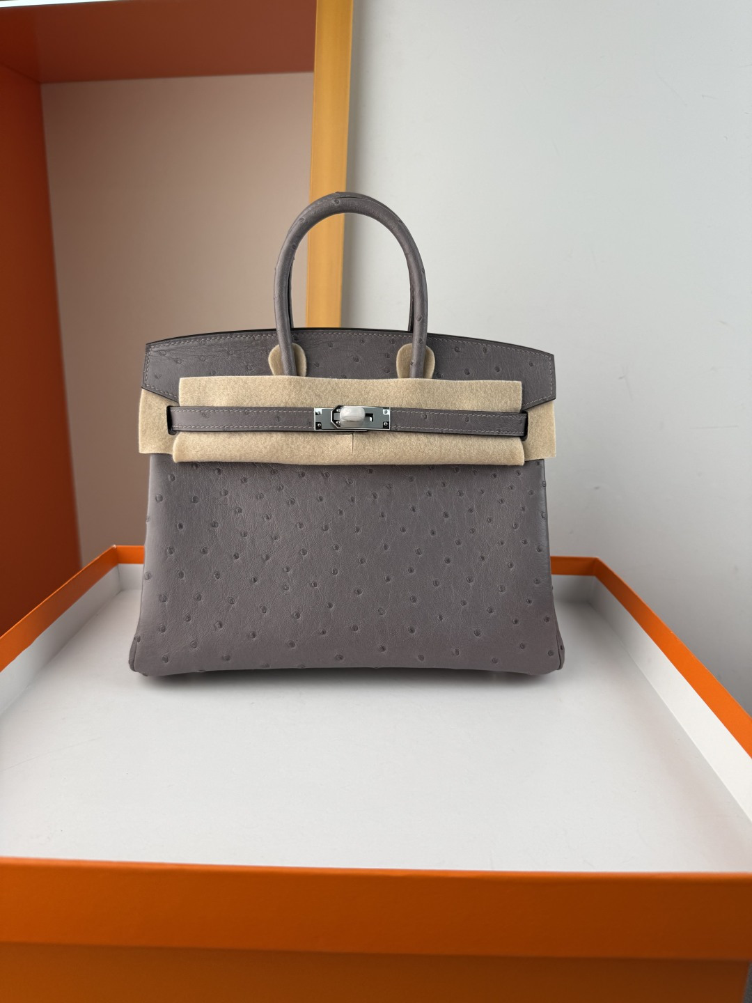 NO:698903,Birkin platinum 25cm imported South African KK ostrich skin [elephant gray] silver buckle counter synchronization fully handmade beeswax thread sewing pure steel hardware in stock, Hermes, hermes, ostrich skin, Hermes,19860909Birkin 铂金 25cm 进口南非KK鸵鸟皮【大象灰】银扣 专柜同步 全手工蜜蜡线缝制 纯钢五金 现货,爱马仕,hermes,ostrich skin,Hermes,,Bag