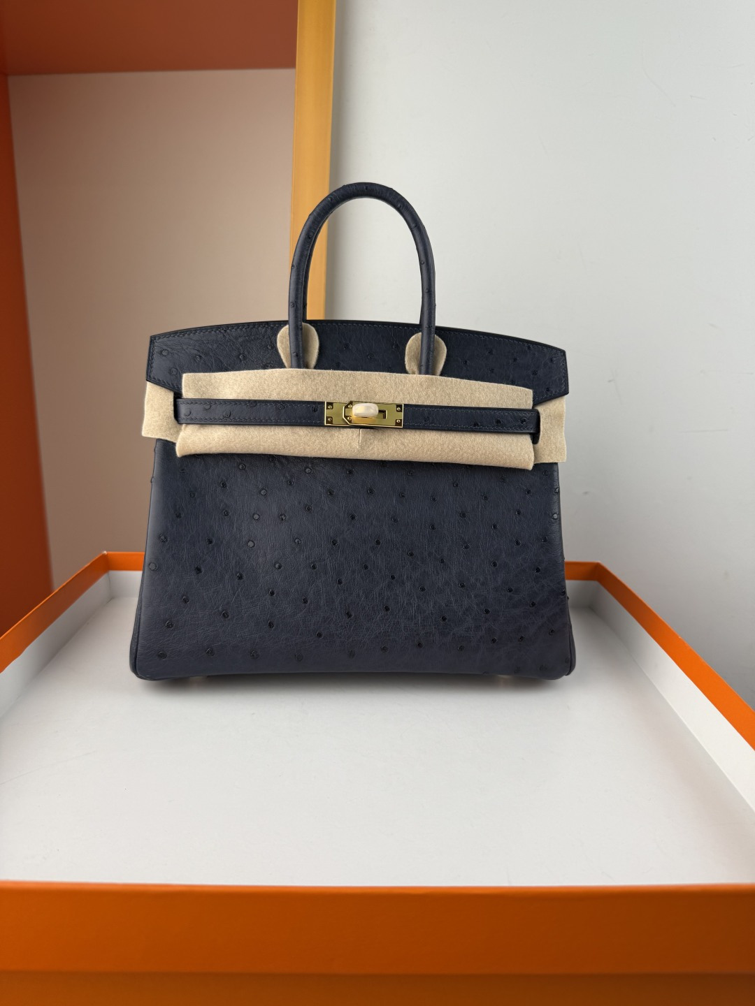 NO:698896,Birkin platinum 25cm imported South African KK ostrich skin [midnight blue] gold buckle counter synchronization fully handmade beeswax thread sewing pure steel hardware in stock, Hermes, hermes, ostrich skin, Hermes,19860909Birkin 铂金 25cm 进口南非KK鸵鸟皮【午夜蓝】金扣 专柜同步 全手工蜜蜡线缝制 纯钢五金 现货,爱马仕,hermes,ostrich skin,Hermes,,Bag