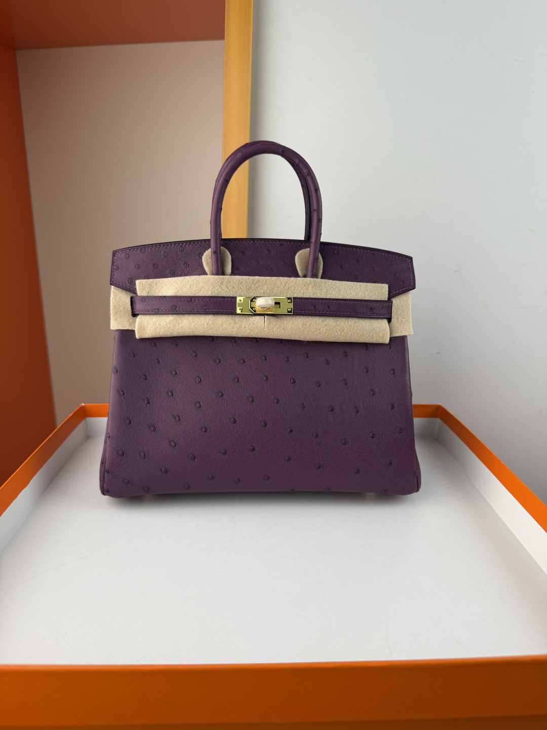 NO:698923,Birkin platinum 25cm imported South African KK ostrich skin [violet] gold buckle counter synchronization fully handmade beeswax thread sewing pure steel hardware in stock, Hermes, hermes, ostrich skin, Hermes,19860909Birkin 铂金 25cm 进口南非KK鸵鸟皮【紫罗兰】金扣 专柜同步 全手工蜜蜡线缝制 纯钢五金 现货,爱马仕,hermes,ostrich skin,Hermes,,Bag
