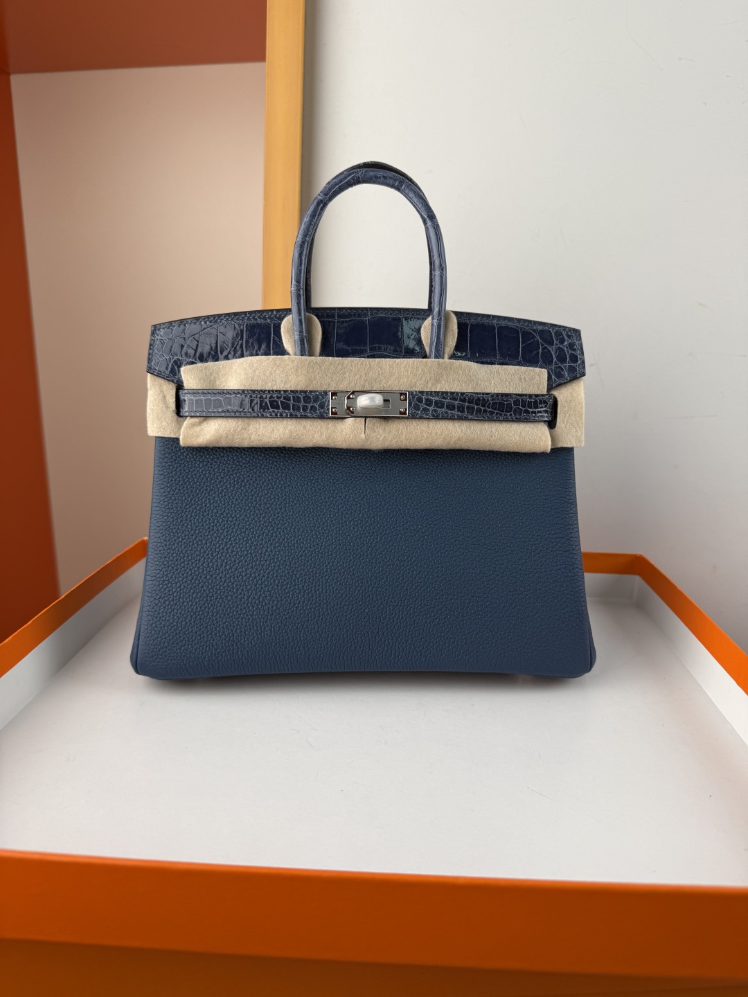 现货✨ touch BK25 

Togo皮拼高光鳄鱼皮铂金25cm

全手缝蜡线 全钢五金 内里山羊皮