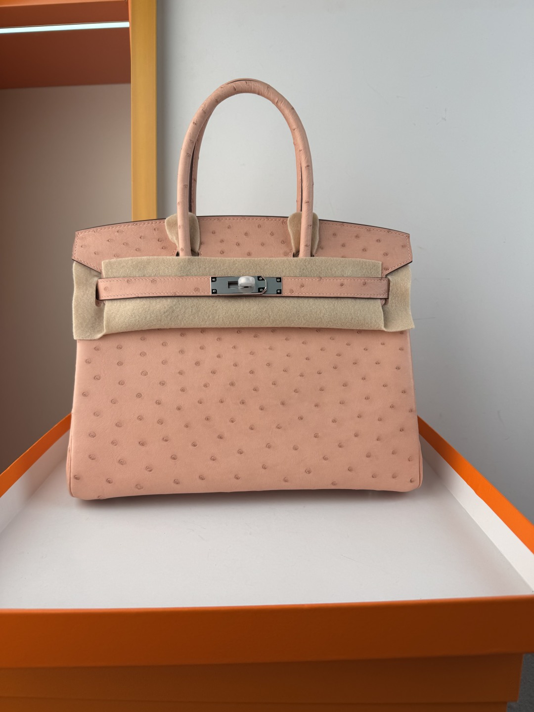 NO:699163,Spot color BK30 lobster powder, South African KK ostrich skin platinum 30cm, fully hand-stitched with wax thread lining, original goatskin, all-steel hardware, Hermes, hermes, sheepskin, ostrich skin, Hermes,19860909现货色BK30龙虾粉 南非KK鸵鸟皮铂金30cm  全手缝蜡线内里原版山羊皮,全钢五金,爱马仕,hermes,sheepskin,ostrich skin,Hermes,,Bag