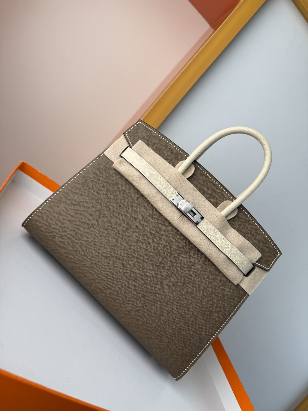 Birkin 铂金 25cm 外缝 原厂进口Epsom皮【大象灰/奶昔白】银扣 
专柜同步 全手工蜜蜡线缝制 纯钢五金 现货