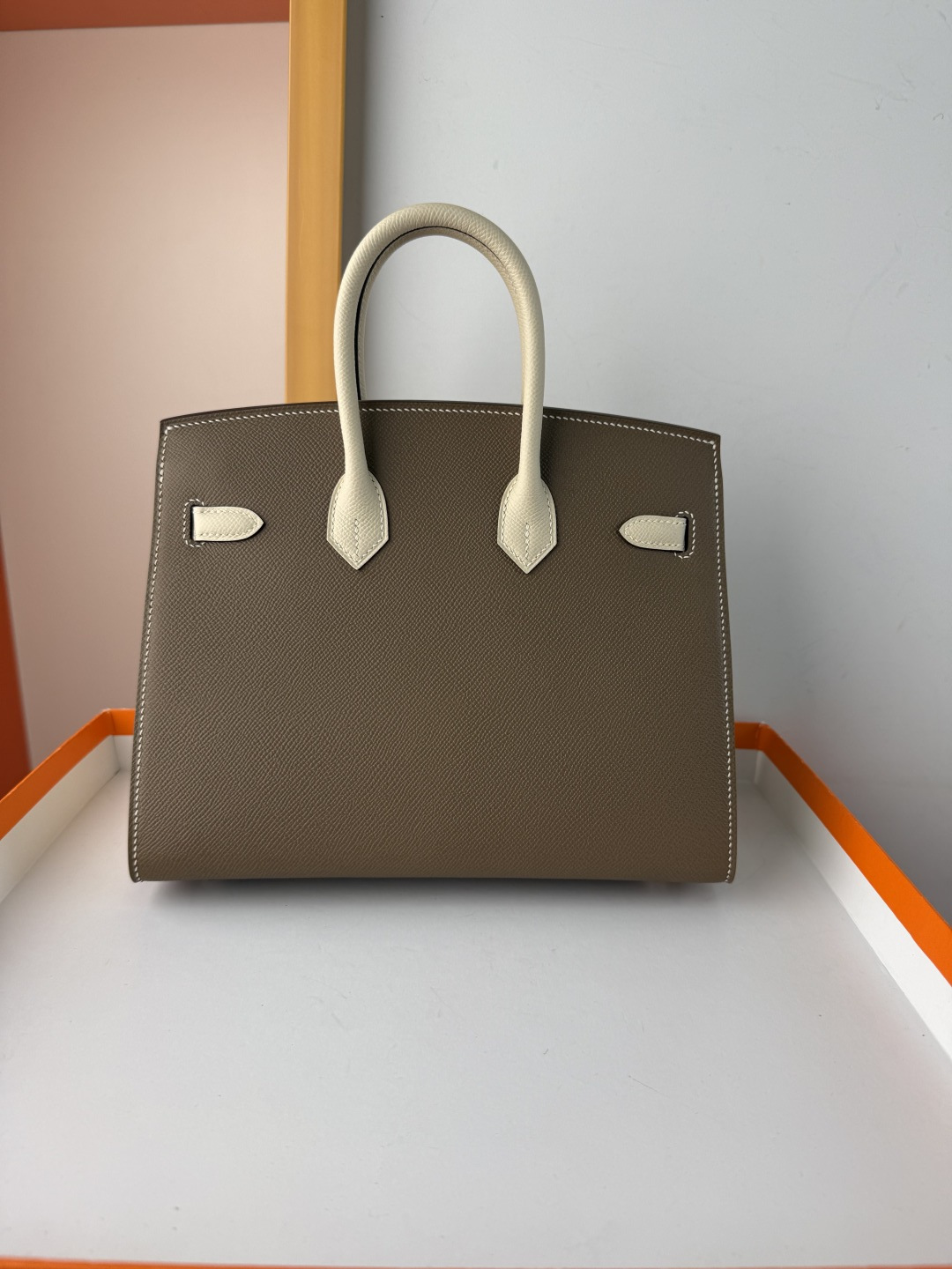 Birkin 铂金 25cm 外缝 原厂进口Epsom皮【大象灰/奶昔白】银扣 
专柜同步 全手工蜜蜡线缝制 纯钢五金 现货