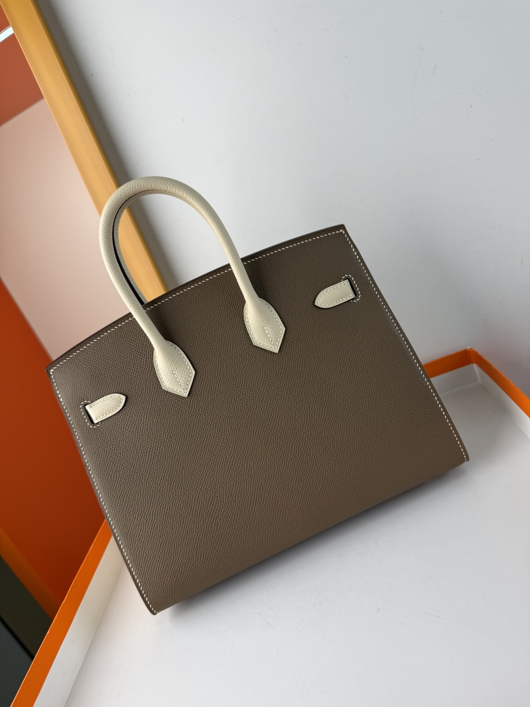 Birkin 铂金 25cm 外缝 原厂进口Epsom皮【大象灰/奶昔白】银扣 
专柜同步 全手工蜜蜡线缝制 纯钢五金 现货