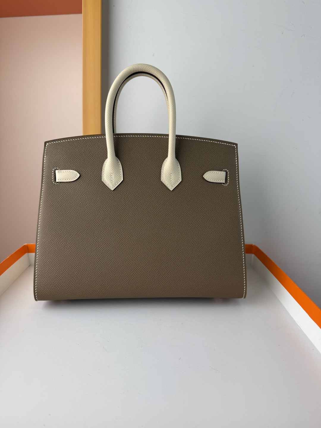 Birkin 铂金 25cm 外缝 原厂进口Epsom皮【大象灰/奶昔白】金扣 
专柜同步 全手工蜜蜡线缝制 纯钢五金 现货