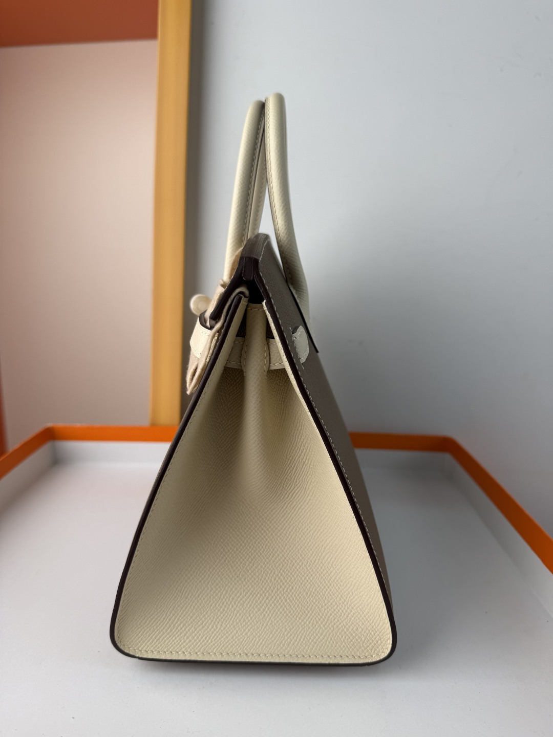 Birkin 铂金 25cm 外缝 原厂进口Epsom皮【大象灰/奶昔白】金扣 
专柜同步 全手工蜜蜡线缝制 纯钢五金 现货