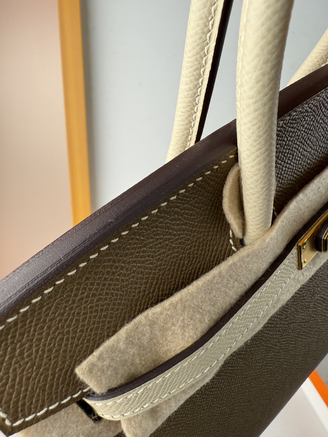 Birkin 铂金 25cm 外缝 原厂进口Epsom皮【大象灰/奶昔白】金扣 
专柜同步 全手工蜜蜡线缝制 纯钢五金 现货