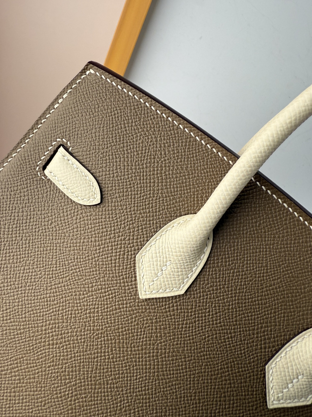 Birkin 铂金 25cm 外缝 原厂进口Epsom皮【大象灰/奶昔白】金扣 
专柜同步 全手工蜜蜡线缝制 纯钢五金 现货