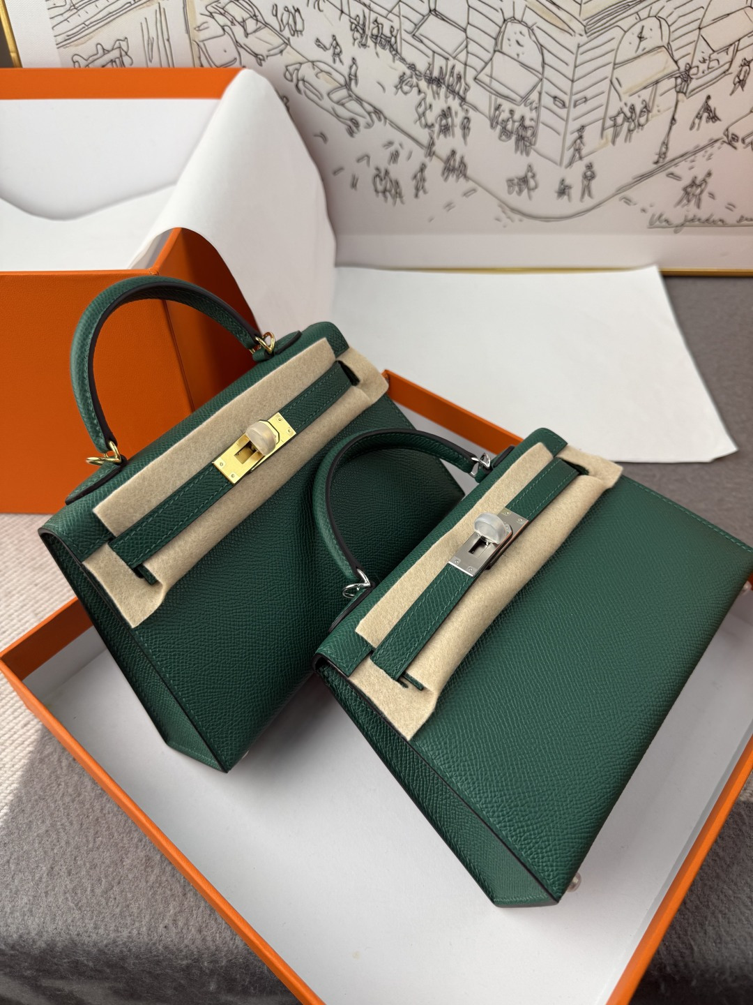 NO:717868,Kelly second generation 19cm, original imported Esom leather [malachite green] gold and silver buckle, hand-nailed, counter synchronized, fully hand-sewn with beeswax thread, pure steel hardware, in stock, Hermes, Hermes,19860909Kelly 二代 19cm 原厂进口Esom皮【孔雀绿】金银扣 手工钉 专柜同步 全手工蜜蜡线缝制 纯钢五金 现货,爱马仕,hermes,Hermes,,Bag