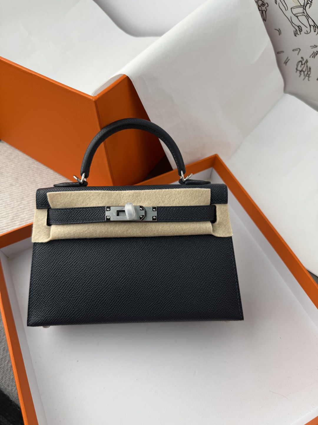 NO:717845,Kelly second generation 19cm original imported Esom leather [Midnight Blue] silver buckle, hand-made nails, counter synchronization, fully hand-sewn with beeswax thread, pure steel hardware, in stock, Hermes, Hermes,19860909Kelly 二代 19cm 原厂进口Esom皮【午夜蓝】银扣 手工钉 专柜同步 全手工蜜蜡线缝制 纯钢五金 现货,爱马仕,hermes,Hermes,,Bag
