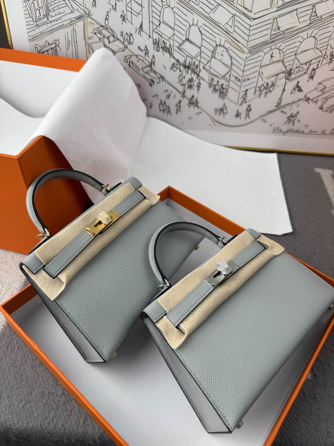 NO:717850,Kelly second generation 19cm, original imported Esom leather [glacier blue] gold and silver buckle, hand-nailed, counter synchronized, fully hand-sewn with beeswax thread, pure steel hardware, in stock, Hermes, Hermes,19860909Kelly 二代 19cm 原厂进口Esom皮【冰川蓝】金银扣 手工钉 专柜同步 全手工蜜蜡线缝制 纯钢五金 现货,爱马仕,hermes,Hermes,,Bag