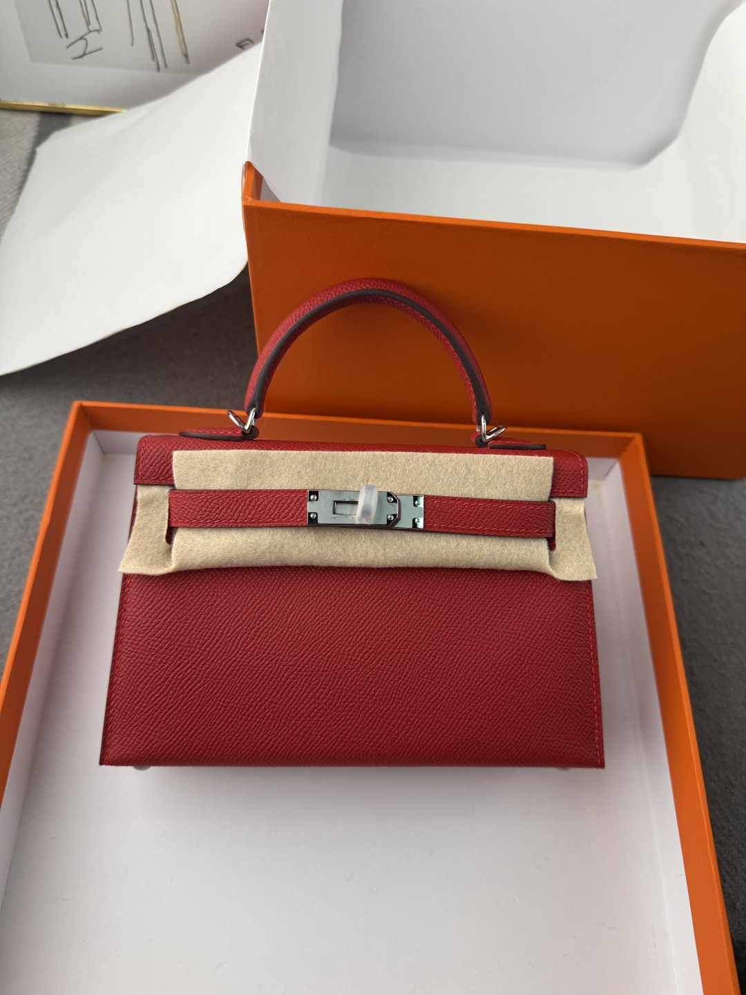 NO:717846,Kelly second generation 19cm, original imported Esom leather [Chinese red] silver buckle, hand-made nails, counter synchronization, fully hand-sewn with beeswax thread, pure steel hardware, in stock, Hermes, Hermes,19860909Kelly 二代 19cm 原厂进口Esom皮【中国红】银扣 手工钉 专柜同步 全手工蜜蜡线缝制 纯钢五金 现货,爱马仕,hermes,Hermes,,Bag