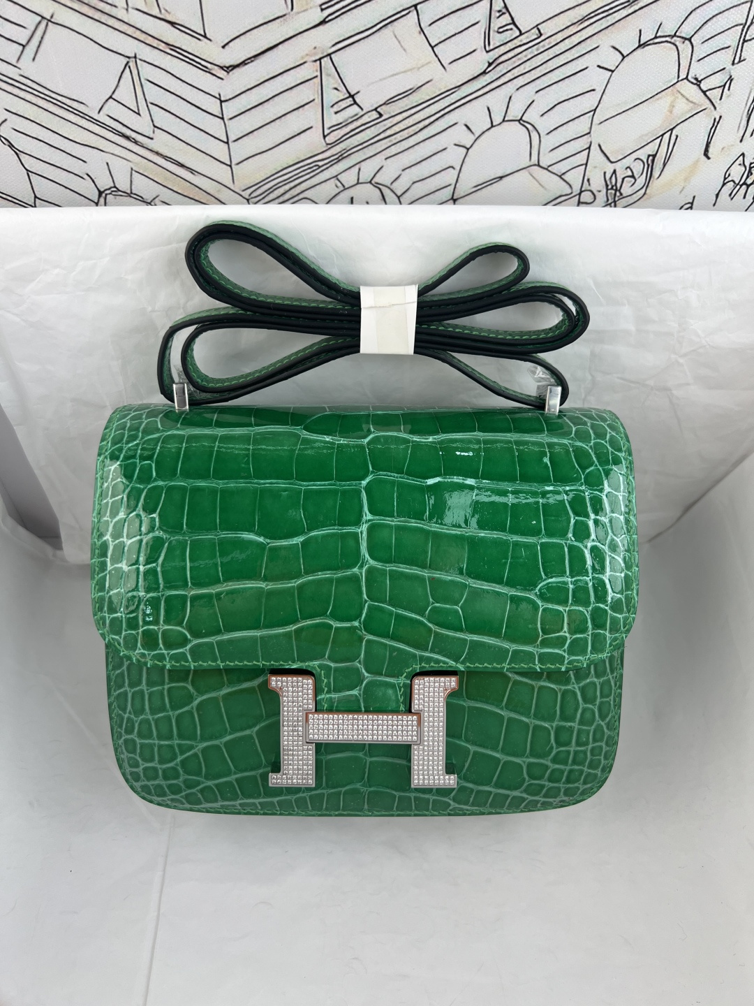Сумка женская зеленая под крокодила с металлической фурнитурой Hermès