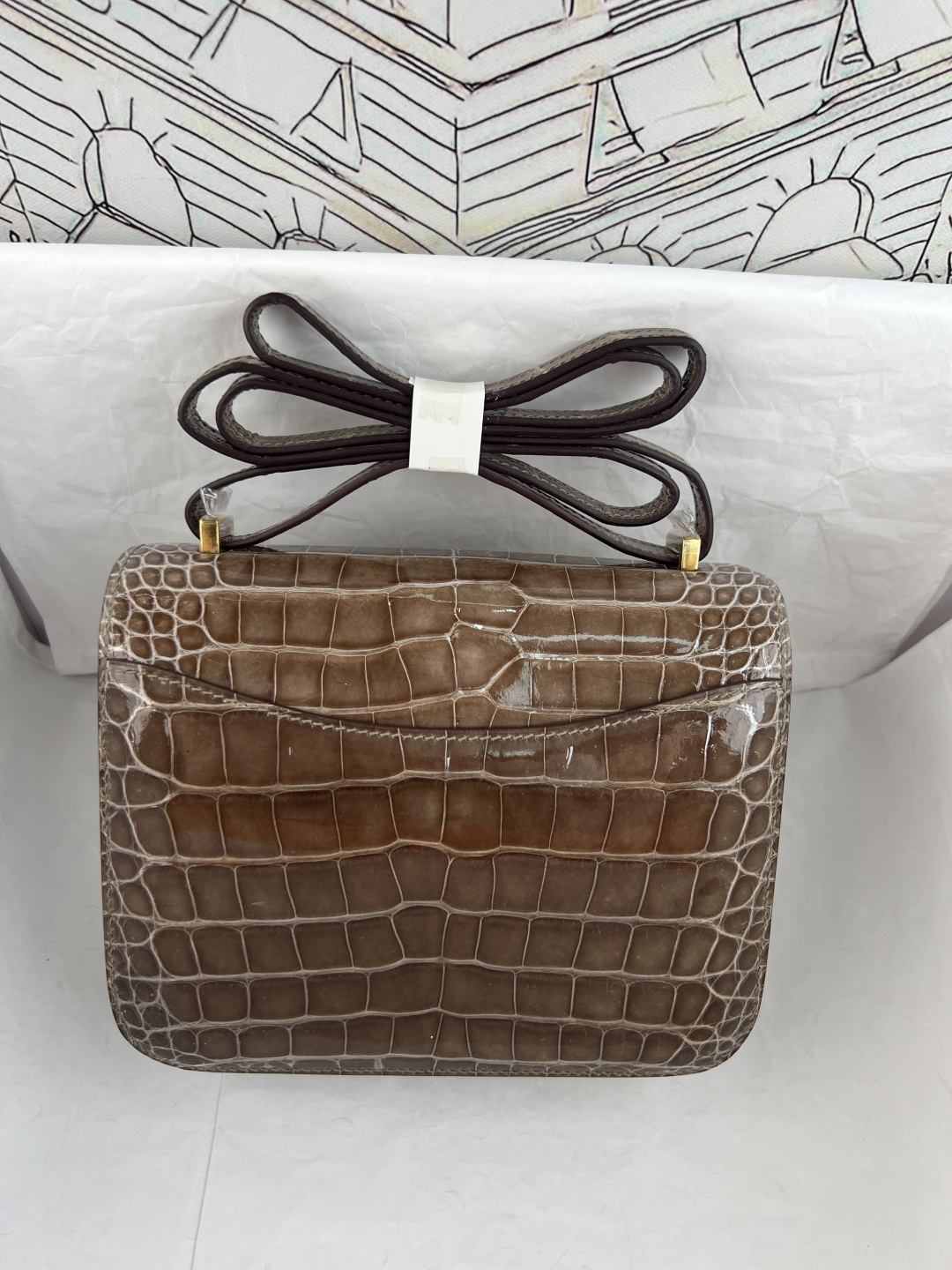Сумка Constance 19 см, глянец крокодил, цвет табак, золото Hermès