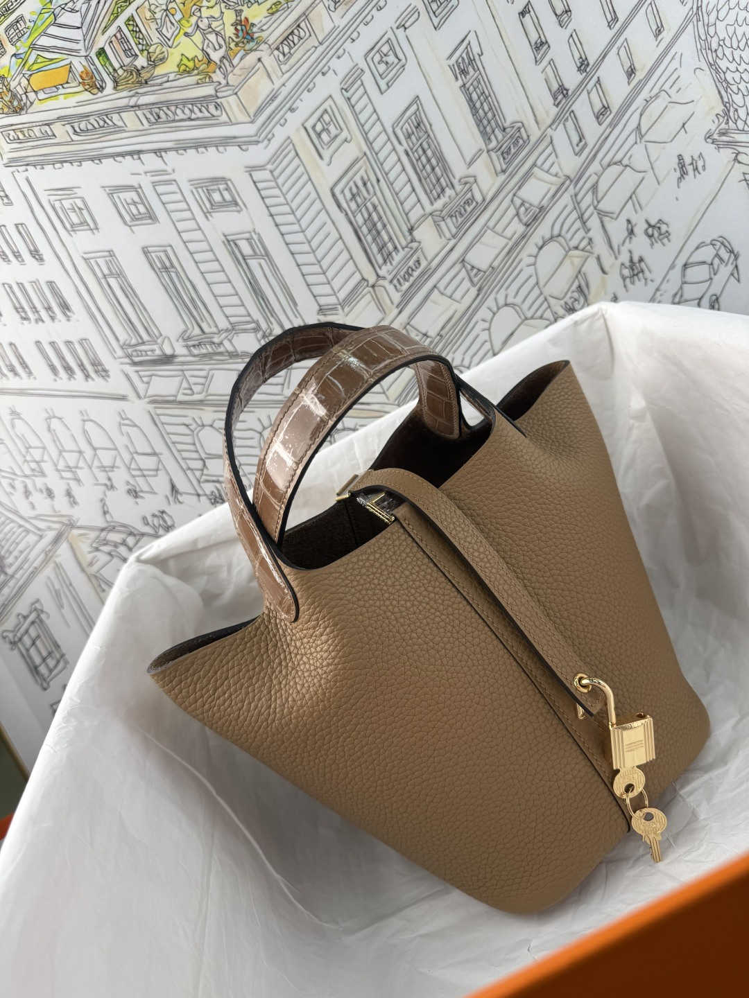 NO:812022,Cai Lanzi 18 touch milk tea color high-gloss crocodile skin handle hand-stitched wax thread, Hermes, hermes, crocodile skin, Hermes,19860909菜蓝子18 touch 奶茶色 高光鳄鱼皮手柄 手缝蜡线,爱马仕,hermes,crocodile skin,Hermes,,Bag