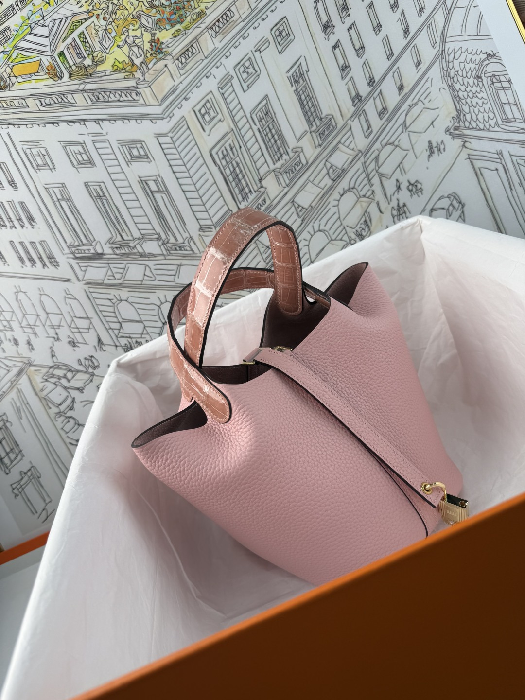 NO:812049,Cai Lanzi 18 touch 3Q pink, high-gloss crocodile skin handle, hand-stitched wax thread, Hermes, hermes, crocodile skin, Hermes,19860909菜蓝子18 touch 3Q粉 高光鳄鱼皮手柄 手缝蜡线,爱马仕,hermes,crocodile skin,Hermes,,Bag