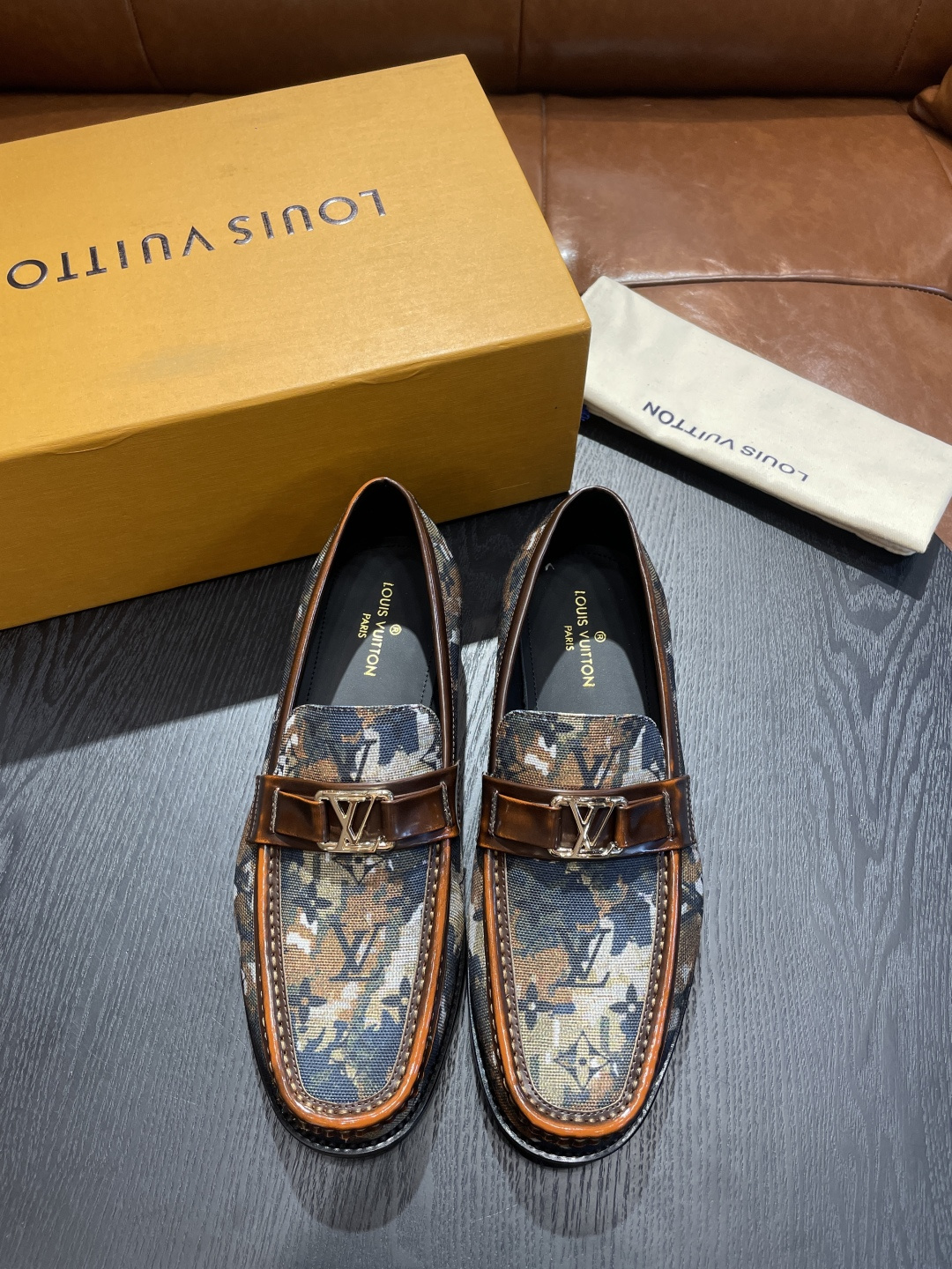 NO:284736,[L Home] Size:39-44 (38.45 customized) Original single L Home official website men's casual leather shoes, top-level original single replica, using imported open-edge beaded calfskin, extremely strong texture, calfskin breathable inner lining, original outsole, anti-slip and wear-resistant!  , louis vuitton,cowhide19860909【L家】 Size:39-44(38.45定做) 原单L家官网男士休闲皮鞋,顶级原单复刻,采用进口开边珠小牛皮,极强质感,小牛皮透气内里,原版大底,防滑耐磨！,,louis vuitton,cowhide,Men's shoes