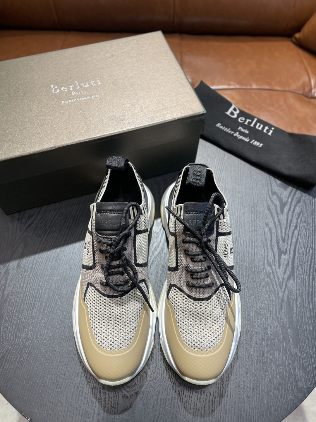 NO:284342,Berlut* Shadow men's sports shoes, these pair of socks are made of light and extremely tough knitted fabric, high-density fly knitted, matched with the signature calfskin embryo hand-painted color-changing technology, restoring the Z double-layer brand logo footbed, the inner is flat and comfortable, original marking!  Exclusive private model bottom. Size39-44 (38.45.46 can be customized),, sneakers, cowhide, socks19860909布鲁提 Berlut* Shadow男士运动鞋履 ,这双袜子鞋用轻盈且极富韧性的针织面料,高密度飞织制成,搭配招牌的小牛皮皮胚手工擦色改色工艺,还原Z双层品牌logo垫脚 内里平整舒适 ,原版标码！独家私模大底. Size39-44（38.45.46可定做）,,sneakers,cowhide,socks,Men's shoes