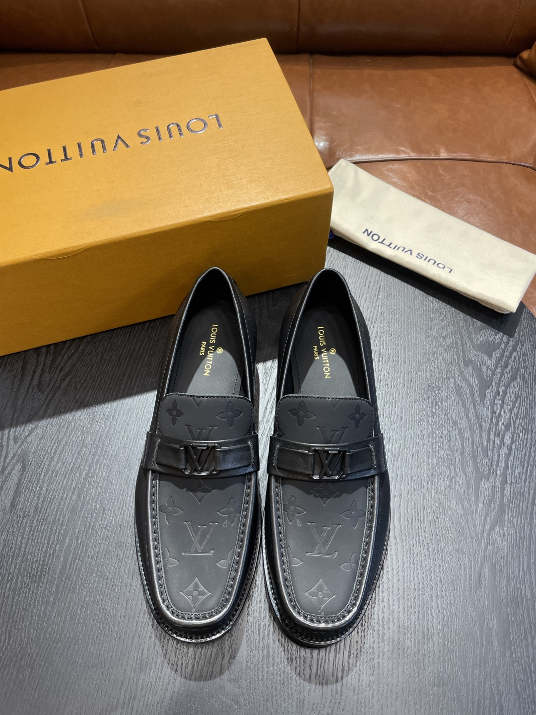 NO:284742,【L Home】Size:39-44 (38.45 customized) Original single Lv official website men's casual leather shoes, top-level original single replica, using imported open-edge beaded calfskin/classic presbyopia, extremely strong texture, calfskin breathable inner lining, original outsole, anti-slip and wear-resistant!  ,,louis vuitton,louis vuitton,cowhide19860909【L家】 Size:39-44(38.45定做) 原单Lv官网男士休闲皮鞋,顶级原单复刻,采用进口开边珠小牛皮／经典老花,极强质感,小牛皮透气内里,原版大底,防滑耐磨！,,louis vuitton,louis vuitton,cowhide,Men's shoes
