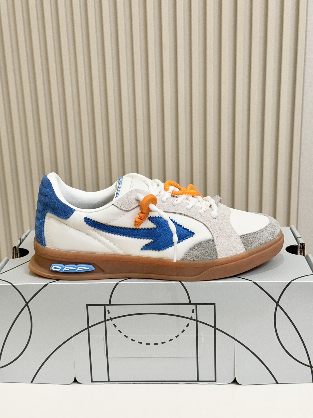 NO:898150,[OFF~] Casual shoes for couples 2026z cabinet simultaneous sale Size: 35-44# 8 colors The upper is made of multi-material splicing genuine leather lining, comfortable and breathable, the original sole is comfortable and wear-resistant, the real thing is better when photographed, off white19860909【OFF～】情侣装休闲鞋 2026z柜同步发售 码数:35-44# 8个颜色鞋面选用多材质拼接真皮内里,舒适透气,鞋底原版舒适耐磨大底,实物拍摄实物更赞,,off white,Men's shoes