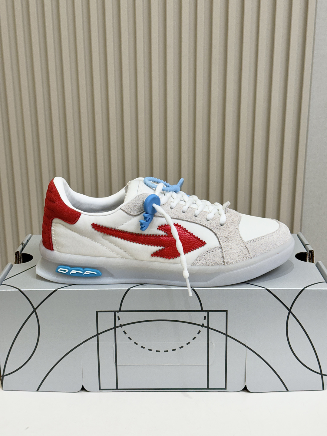 NO:898152,[OFF~] Casual shoes for couples 2026z cabinet simultaneous sale Size: 35-44# 6 colors The upper is made of multi-material splicing genuine leather lining, comfortable and breathable, the original sole is comfortable and wear-resistant, the real thing is better when photographed, off white19860909【OFF～】情侣装休闲鞋 2026z柜同步发售 码数:35-44# 6个颜色鞋面选用多材质拼接真皮内里,舒适透气,鞋底原版舒适耐磨大底,实物拍摄实物更赞,,off white,Men's shoes