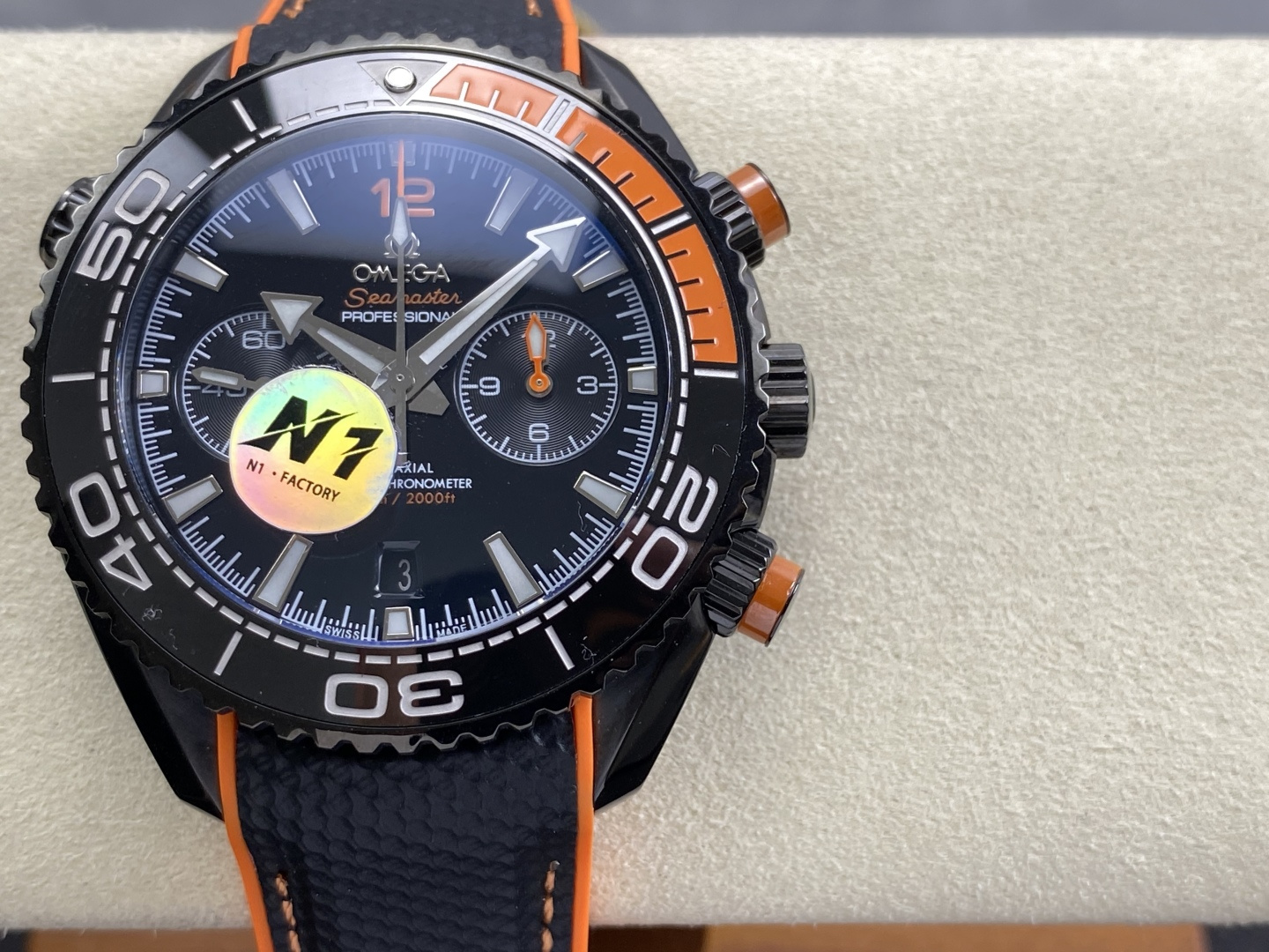 NO:764083,N1 Factory Omega's new masterpiece Seamaster Series Mi Zhizhen Observatory Chronograph has the market's exclusive fine-tuning strap system that is consistent with the original version!  Made with the original imported ceramic inlaid with platinum fired enamel and oil-filled process, the orange ring is fuller, flatter and more realistic, and the silver-gray font will never fade!  The dial has a high degree of restoration, and the literal color is made using the most advanced computer fine-tuning color matching currently available on the market!  Equipped with a customized version of Cal. fully automatic chronograph movement, double T shock-resistant Omega's unique black balance wheel technology, synchronized with the original ultra-long 72-hour standby, and all timing functions are synchronized with the original!  The entire watch is cast from selected clarity 316L steel, finely polished, and crafted with craftsmanship. It is a perfect replica for all watch friends: a classic tempered by time!  ,,omega19860909N1 Factory 欧米茄 全新力作海马系列米至臻天文台计时腕表 市场独家做到与原版一致的微调表带系统！采用原版进口陶瓷镶铂金烧制琅彩填油工艺制作,橙色圈口更饱满更平更逼真,银灰色字体永不掉色！表盘还原度高,字面颜色采用目前市面最先进的电脑微调配色而成！搭载定制版Cal.全自动计时机芯,双T抗震欧米茄独特黑摆轮工艺,同步原装超长72小时待机,所有计时功能同步原版！整表采用精选净度316L钢材铸造,精打细磨、匠心打造、为各大表友独献完美复刻:时间的淬炼的经典！,,omega,Watch