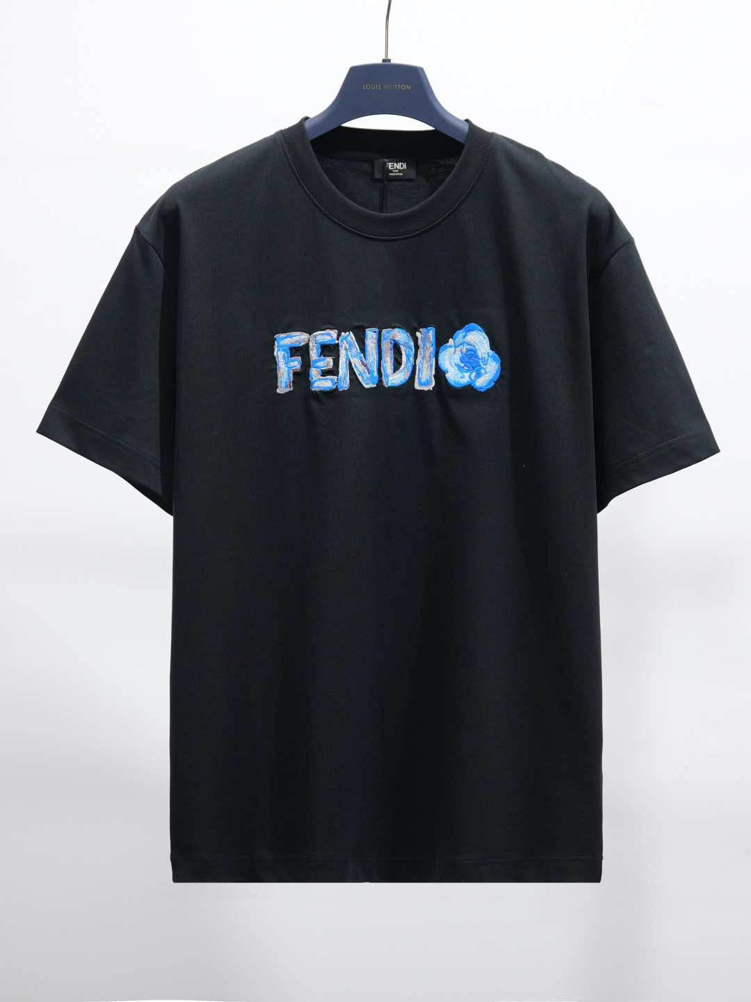 p110 (diferencia en calidad y tacto de la tela) 💥 FENDI | Nueva colección Este ❤️270g❤️ es una de las camisetas de alg…