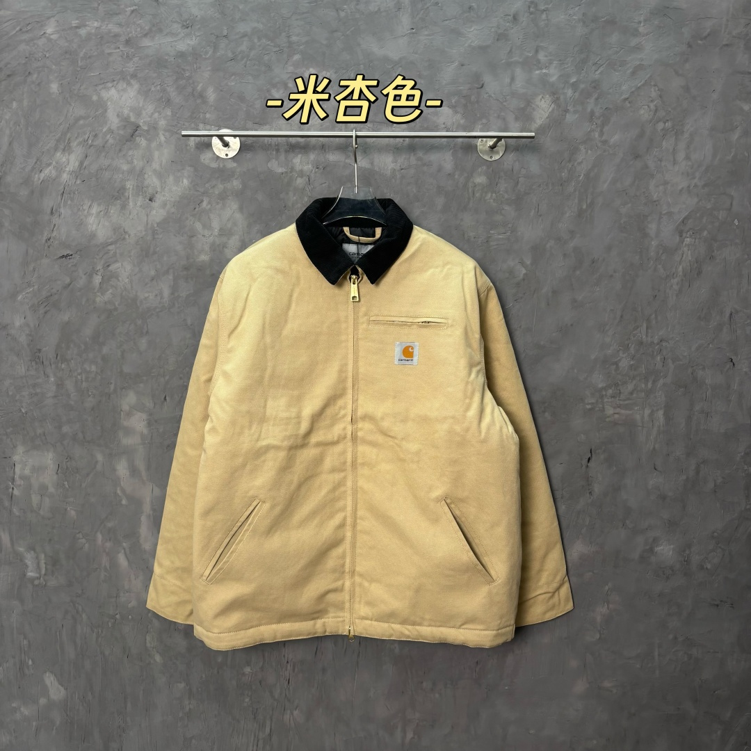 加厚棉服款📝10335#💰169顶级版本·七色棉服外套上新💥 Carhartt WIP卡哈特 底特律 复古帆布 重磅工装夹克

🌈共7个颜色：米杏色 棕色 紫色 烟草绿 汽油蓝 经典黑 咖啡色  

尺码：S-XL

全文实拍📷 拒绝货不对板，

‼️我们不砸价不压价，用心供货只做高版本!!! 各位董事长一定要看清楚我家细节，我家图片均为店主本人实拍❤️收到后可以核对质量细节，避免被混发，就算不太懂的老总们，那咱们花小钱买一件穿几年和穿几天的区别我相信都是知道哒😂

⬇️『店主细节实拍的品控自观』所见即所得✅

❗品质天花板 整衣全是细节 
#欢迎报版对比看货


1889年成立于美国旧金山的Carhartt是美国工业时代的服装品牌，主要生产工装裤以及工装夹克，为美军军用服饰的供应商之一，时至今日，Carhartt仍是街头潮流时尚品牌，拥有人气以及品牌魅力，如果说到工装风格的服饰，不得不联想到Carhartt。Carhartt以制造品质卓越，舒适耐用的高质量工作装而闻名，其产品多采用高级织物材料，并适合于各类极端恶劣的工作环境。