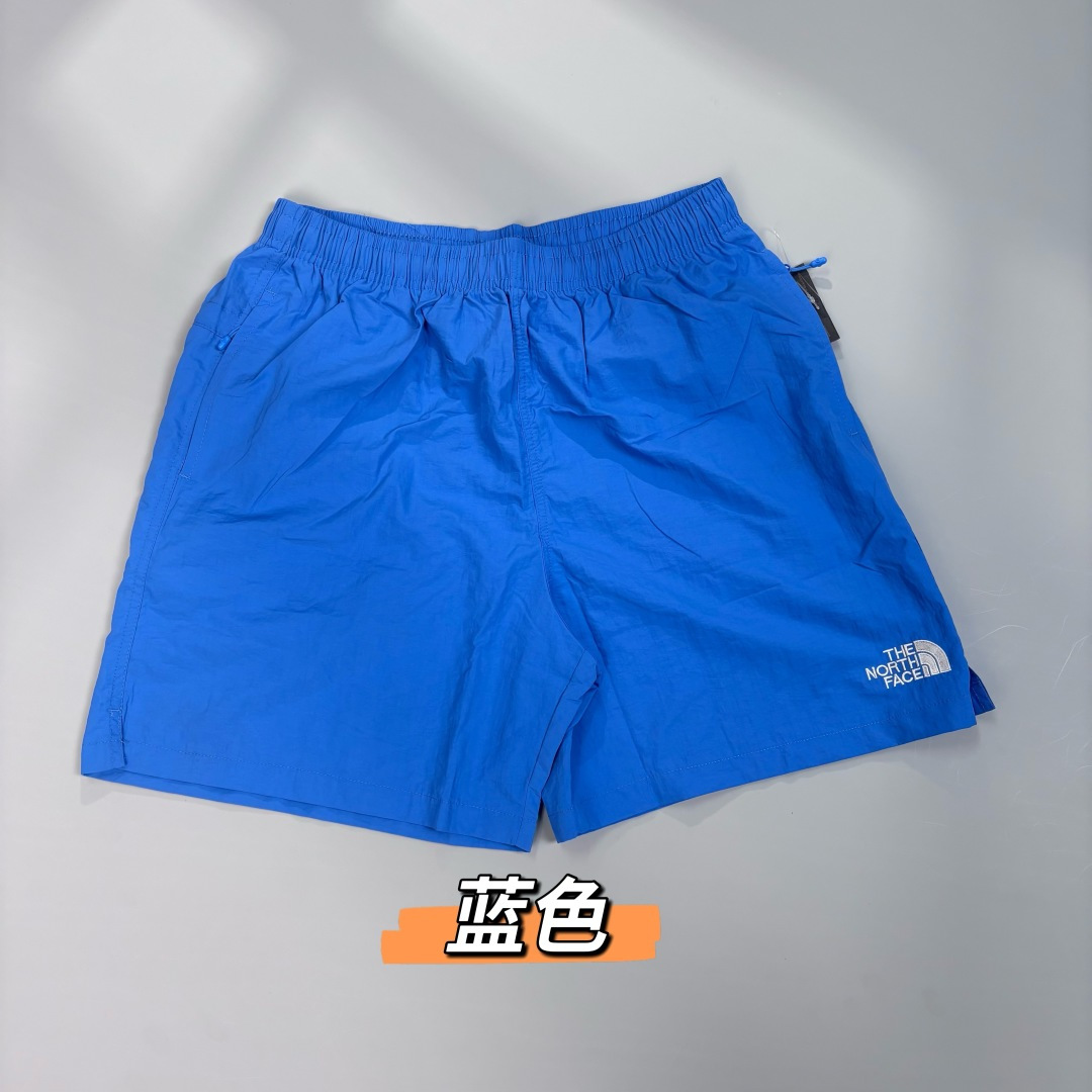 平铺图0573#@70 独家实拍/区别市面各种盗图以及网图版本【𝗧𝗵𝗲 𝗻𝗼𝗿𝘁𝗵 𝗙𝗮𝗰𝗲北面情侣同款刺绣短裤】 😍北面情侣款简约款无性别短裤来啦～ 🌈夏天当然是色彩斑斓的颜色 ✅面料轻薄…