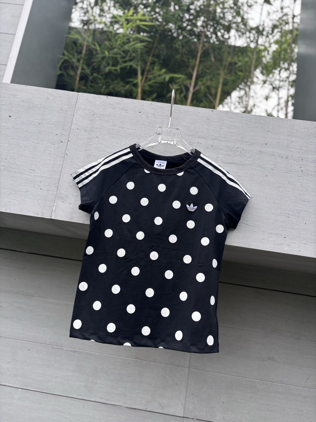𝟬𝟱𝟯𝟴#@𝟳𝟬𝗮𝗱𝗶𝗱𝗮𝘀 adidas camiseta ajustada de lunares trébol ✨ Características clave del diseño ✅ Elemento icó…