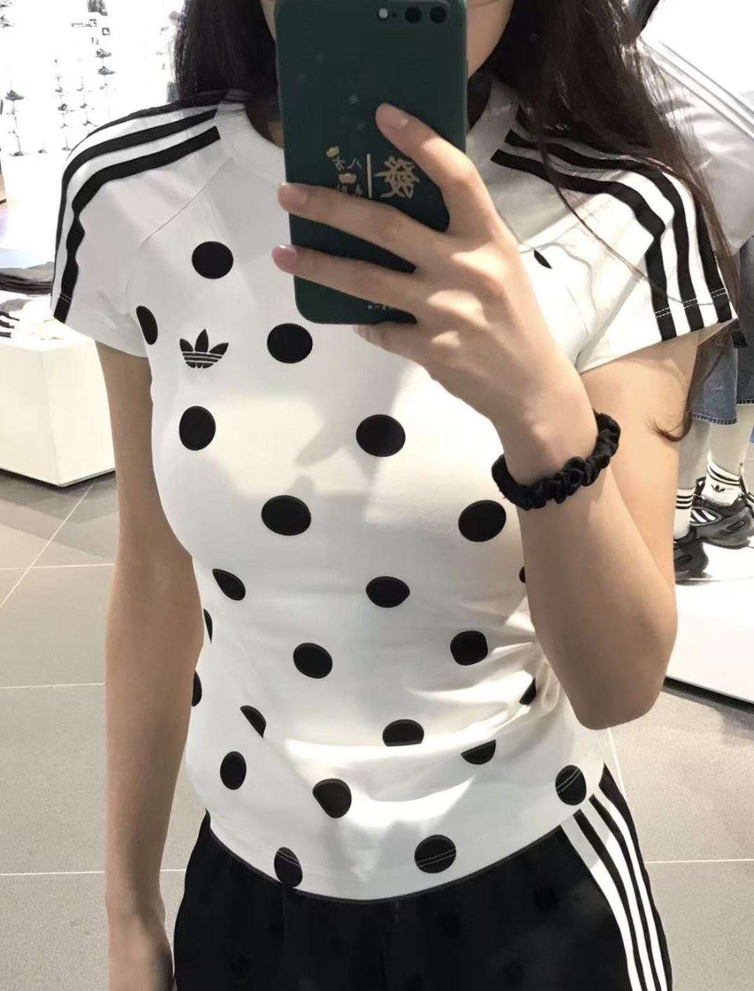 Fotos de efecto sin marca de agua 𝟬𝟱𝟯𝟴#@𝟳𝟬𝗮𝗱𝗶𝗱𝗮𝘀 Adidas trébol camiseta ajustada de lunares ✨ Puntos clave …