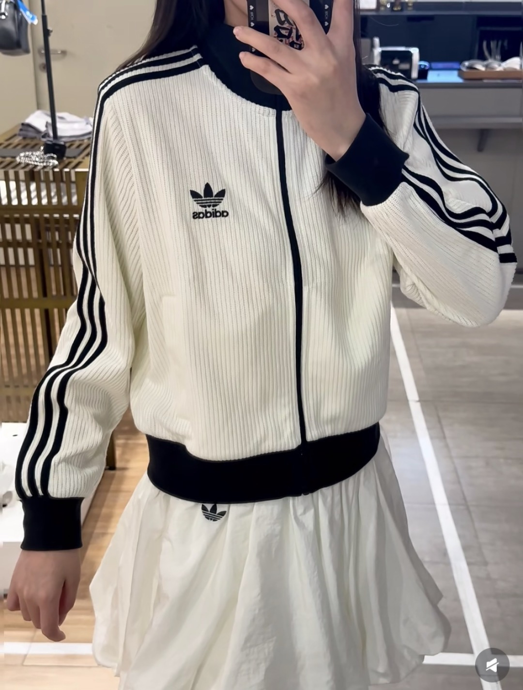 Imagen de efecto sin marca de agua 𝟭𝟬𝟴𝟬𝟬#@𝟭𝟯𝟬 Chaqueta deportiva de mujer, delgada y corta, 𝗔𝗗𝗜𝗗𝗔𝗦/Adidas…