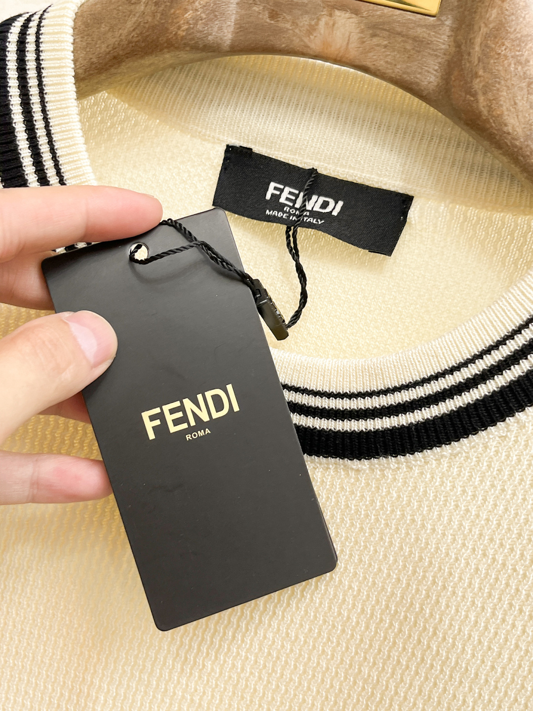 2026春夏新款男士顶级圆领针织短袖T恤，品牌最新设计元素！既不单调也不复杂,恰到好处的展现品味！客供定