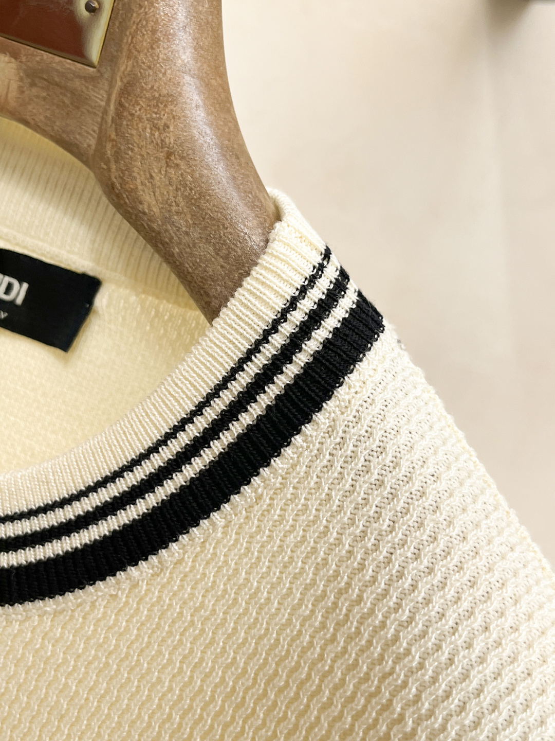 2026春夏新款男士顶级圆领针织短袖T恤，品牌最新设计元素！既不单调也不复杂,恰到好处的展现品味！客供定