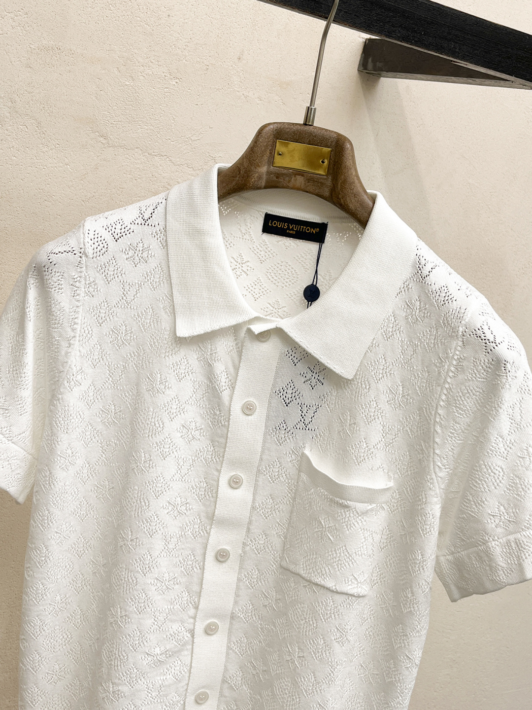 LV 2026春夏新款男士顶级翻领针织短袖T恤，品牌最新设计元素！既不单调也不复杂,恰到好处的展现品味！