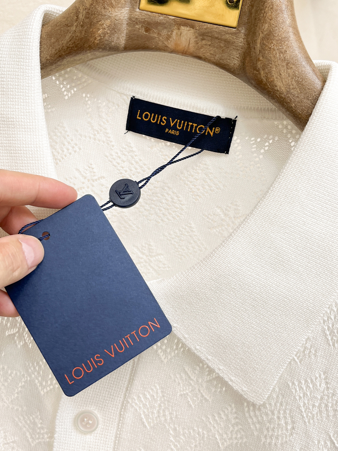 LV 2026春夏新款男士顶级翻领针织短袖T恤，品牌最新设计元素！既不单调也不复杂,恰到好处的展现品味！