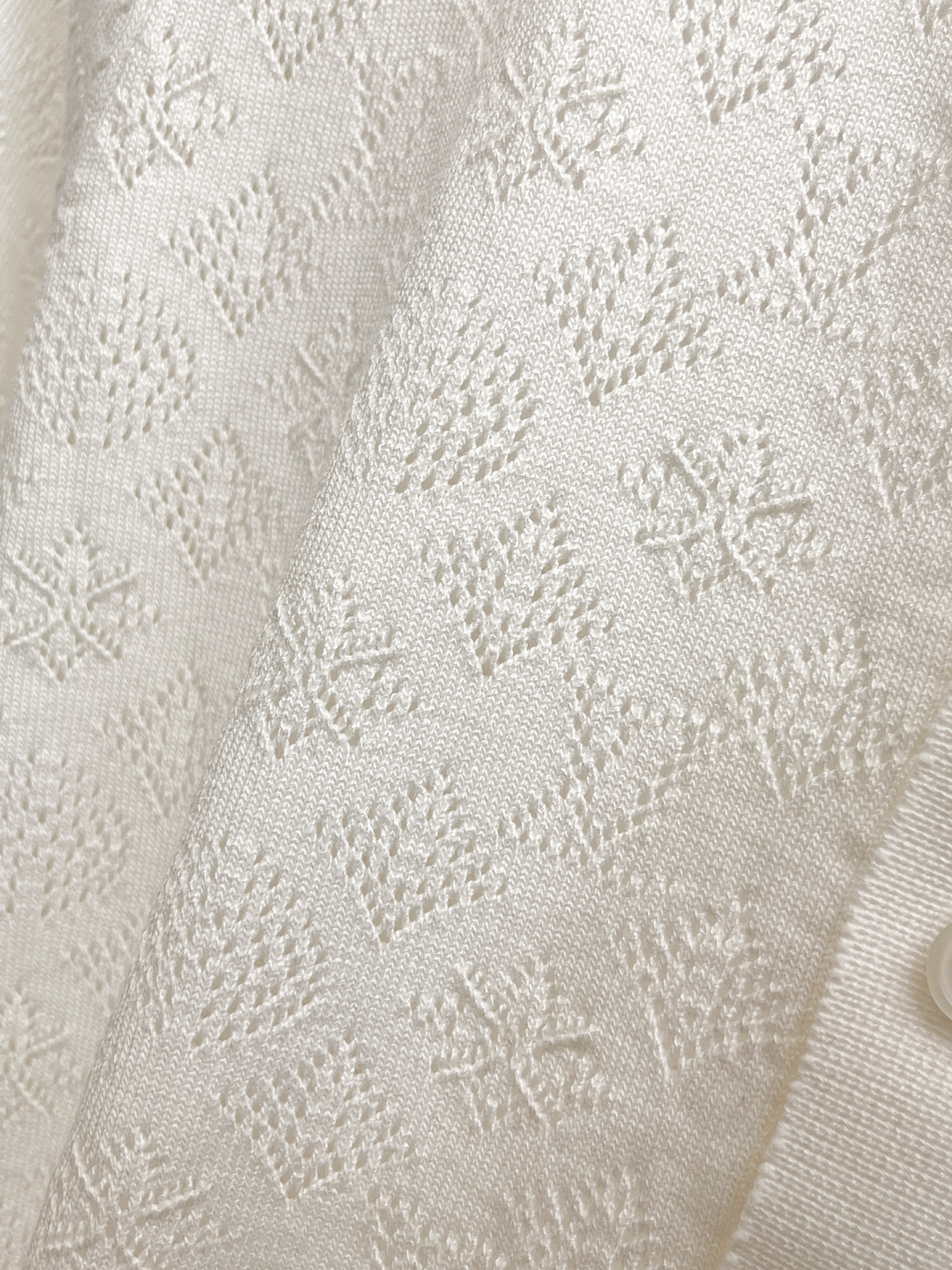 LV 2026春夏新款男士顶级翻领针织短袖T恤，品牌最新设计元素！既不单调也不复杂,恰到好处的展现品味！