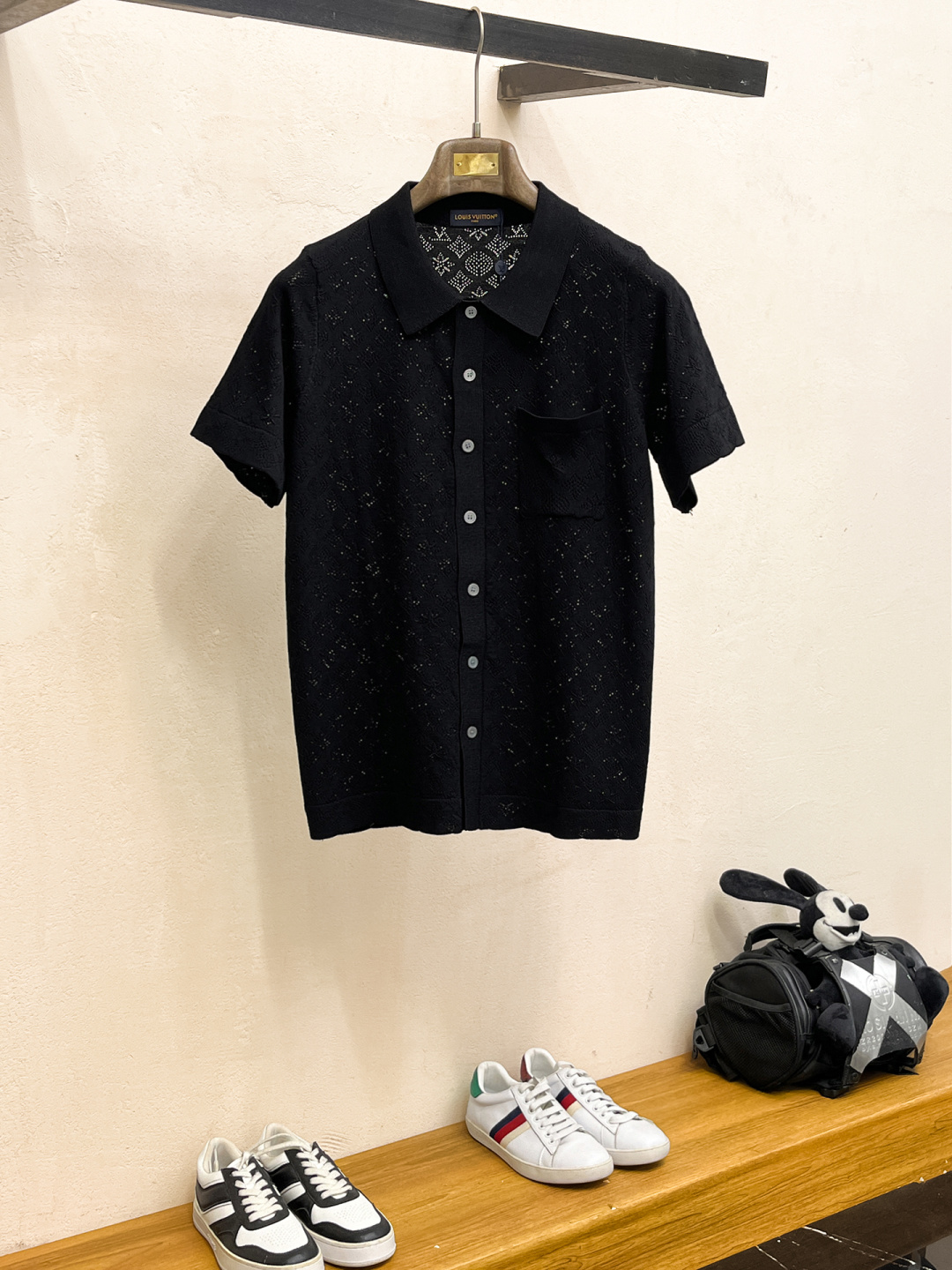 LV 2026春夏新款男士顶级翻领针织短袖T恤，品牌最新设计元素！既不单调也不复杂,恰到好处的展现品味！