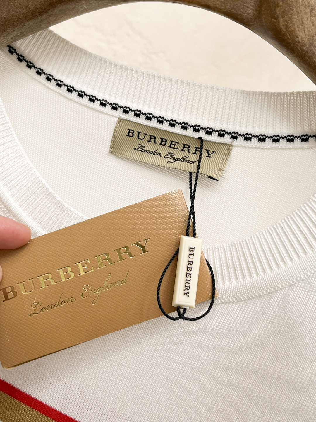 2026春夏新款男士顶级圆领针织短袖T恤，品牌最新设计元素！既不单调也不复杂,恰到好处的展现品味！客供定