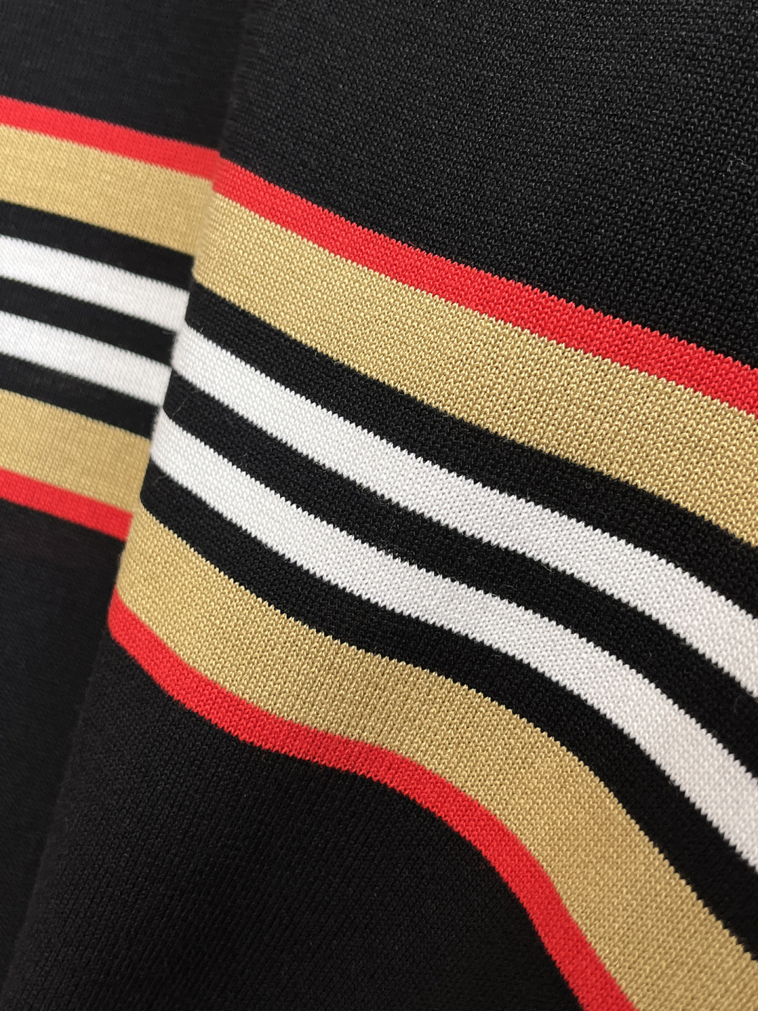 2026春夏新款男士顶级圆领针织短袖T恤，品牌最新设计元素！既不单调也不复杂,恰到好处的展现品味！客供定