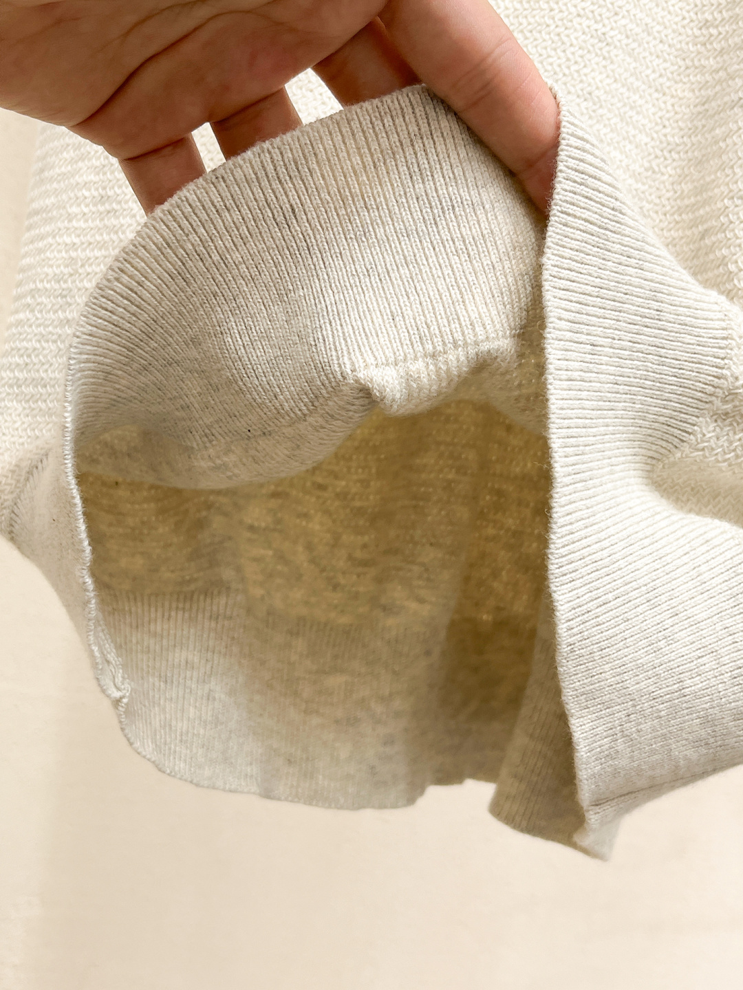 普拉达 2026春夏新款男士顶级翻领针织短袖T恤，品牌最新设计元素！既不单调也不复杂,恰到好处的展现品味