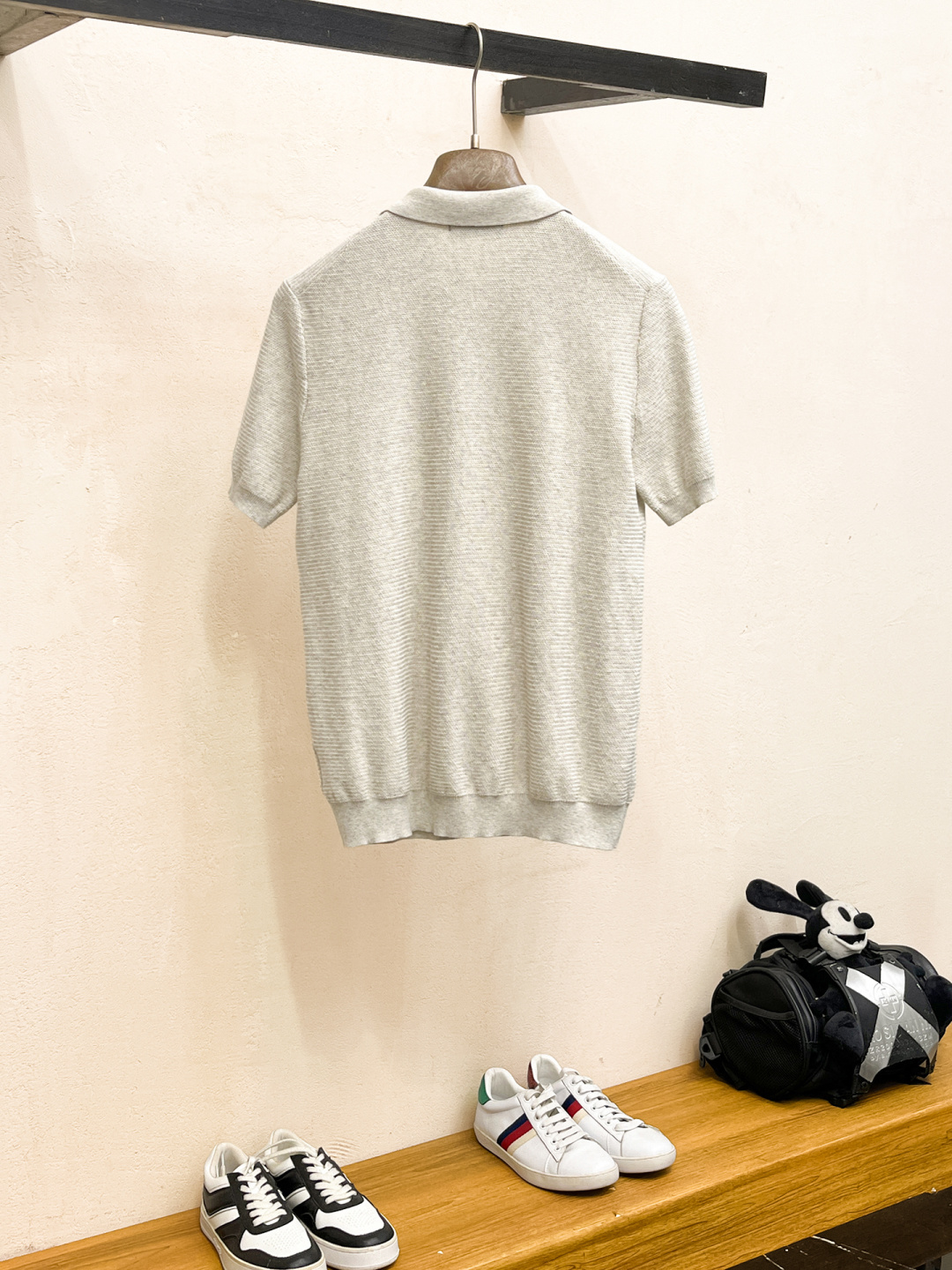 普拉达 2026春夏新款男士顶级翻领针织短袖T恤，品牌最新设计元素！既不单调也不复杂,恰到好处的展现品味