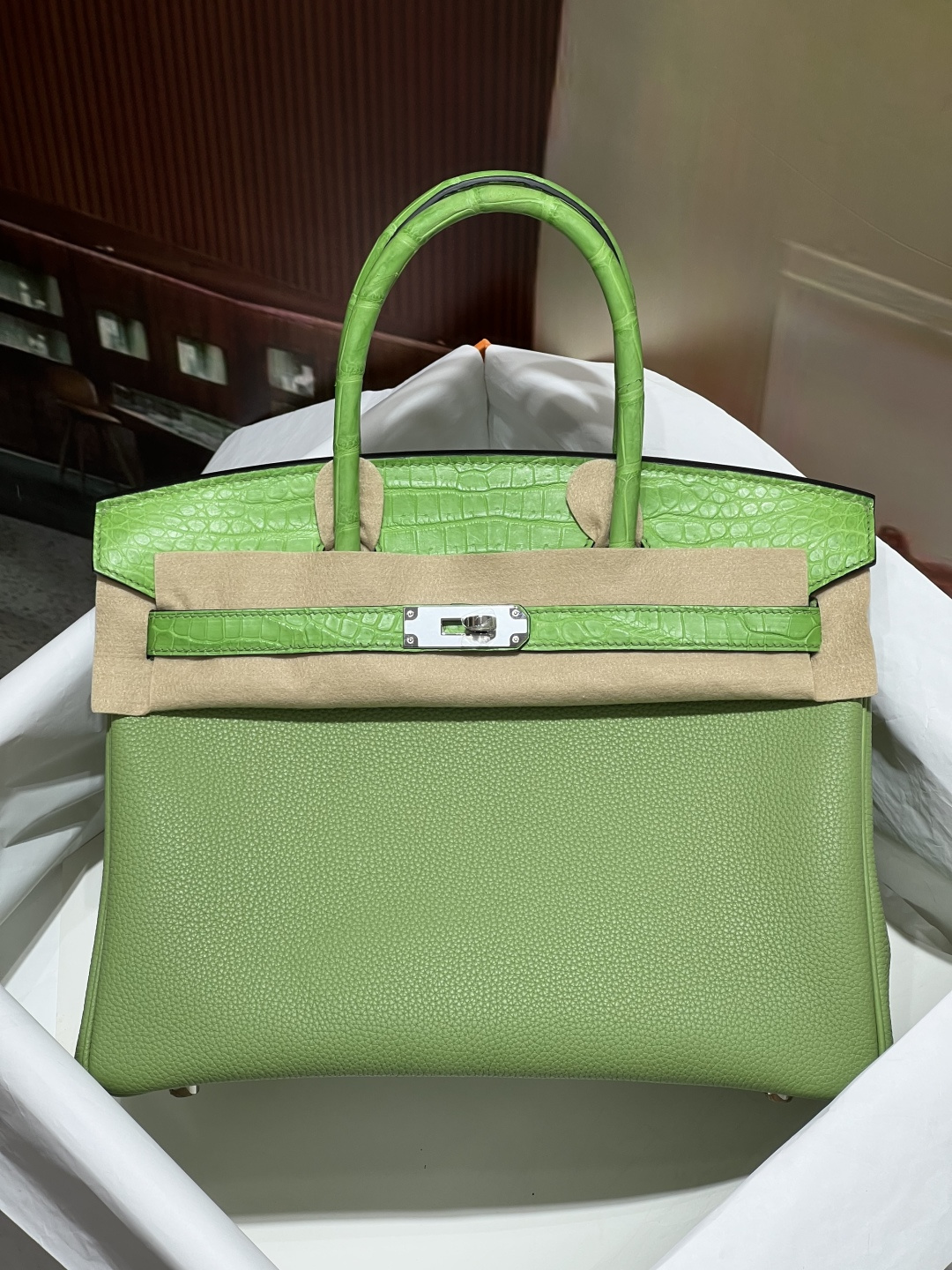 NO:699925,Touch30 silver buckle, very fresh, apple green, Hc imported matte alligator crocodile skin with togo leather, real shot texture, top hand sewing, full set of hand-made nails, Hermes, hermes, crocodile skin, Hermes,19860909Touch30 银扣 非常清新 苹果绿 Hc进口雾面湾鳄鳄鱼皮搭配togo皮 实拍纹理 顶级手工缝制 全套手工钉,爱马仕,hermes,crocodile skin,Hermes,,Bag