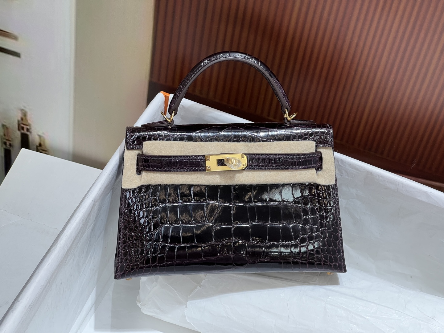 NO:698336,Kelly second generation 19CM. Square crocodile, dark purple gold buckle, full set of handmade nails, top hand sewing technology, hc imported American crocodile, Hermes, hermes, Hermes,19860909凯莉二代19CM. 方块鳄 深紫色金扣 全套手工钉,顶级手缝工艺 hc进口美洲鳄,爱马仕,hermes,Hermes,,Bag