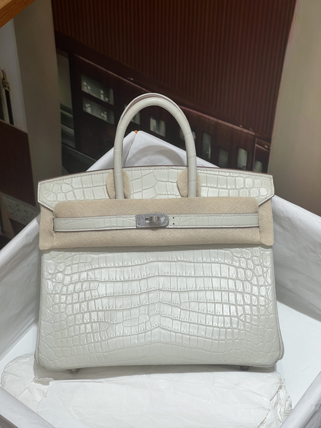 NO:698266,Platinum 25CM. Glacier silver buckle, imported Nile crocodile real shot texture, 3 fish on the Z version!  Hand-sewn with wax thread!  Pure steel hardware!  ,Hermes,hermes,Hermes,19860909铂金25CM. 冰川白银扣 进口尼罗鳄实拍现货纹理,3条鱼对版Z！蜡线手工缝制！纯钢五金！,爱马仕,hermes,Hermes,,Bag