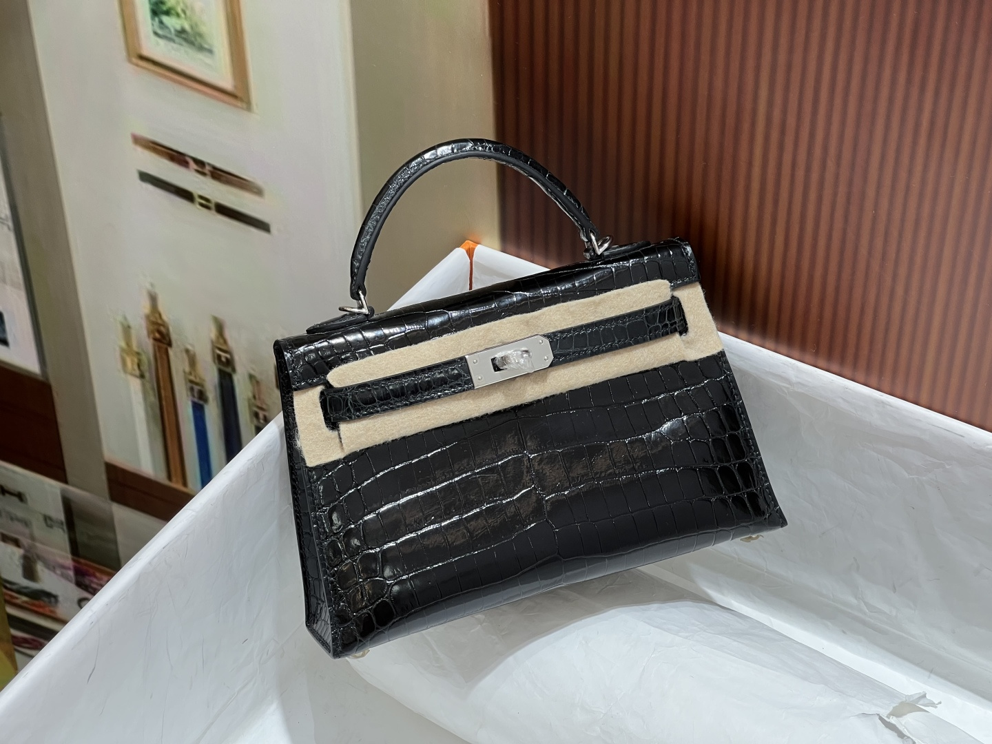 NO:698404,Kelly second generation 19CM. Silver buckle, full set of hand-made nails, imported high-gloss Nile crocodile production, plate cutting, Italian imported sheepskin lining, top hand sewing, real-shot spot texture, Hermes, hermes, sheepskin, Hermes,19860909凯莉二代19CM.银扣 全套手工钉 进口高光尼罗鳄制作,对版开料,意大利进口羊皮内里,顶级手缝 实拍现货纹理,爱马仕,hermes,sheepskin,Hermes,,Bag