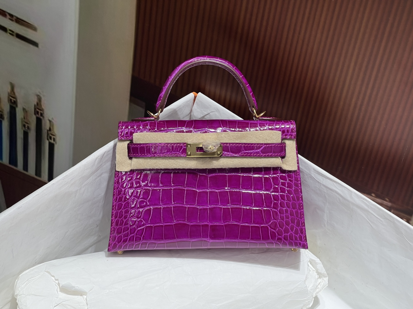 NO:698324,Kelly 2nd generation 19CM. Square crocodile Arabian Nights purple gold buckle, full set of hand-made nails, top hand sewing technology hc imported American crocodile, Hermes, Hermes, Hermes,19860909凯莉二代19CM. 方块鳄 天方夜谭紫金扣 全套手工钉,顶级手缝工艺 hc进口美洲鳄,爱马仕,hermes,Hermes,,Bag
