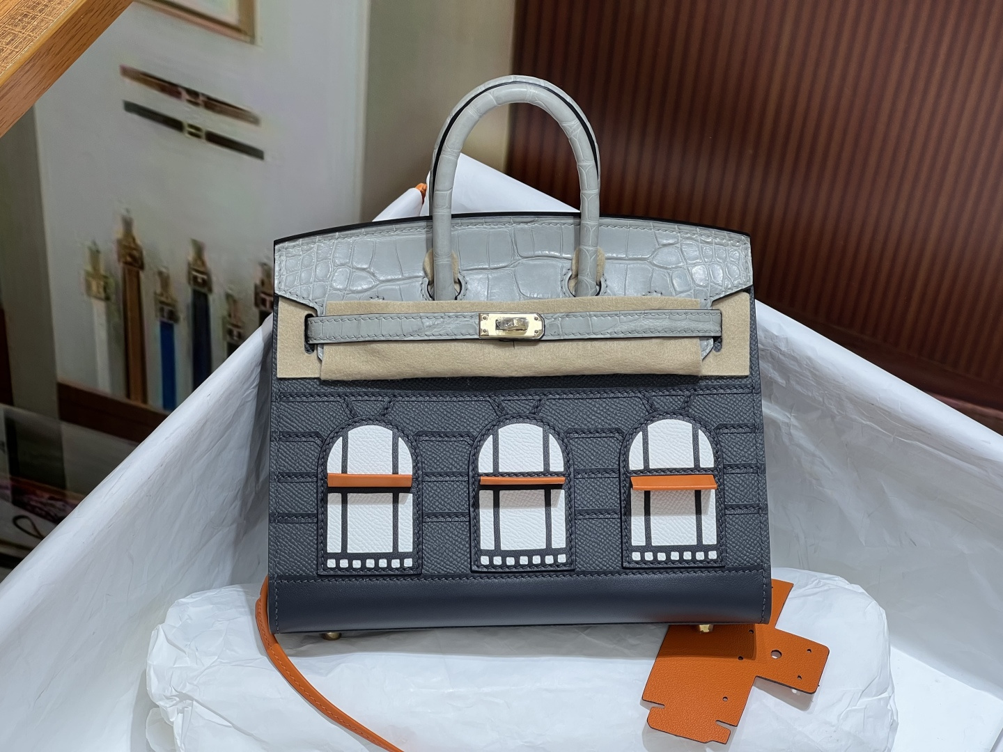 NO:699994,bk20 gray house bag, original Madame leather, light gold, precious crocodile skin, the same original leather at the counter, hand-matched z, full set of hand-made nails, matched hardware, the highest version, Hermes, hermes, crocodile skin, Hermes,19860909bk20灰色房子包 原版Madame皮 浅金色 弥足珍贵的鳄鱼皮 专柜同款原版皮,手工对版z ,全套手工钉,对版小五金 最高版本,爱马仕,hermes,crocodile skin,Hermes,,Bag